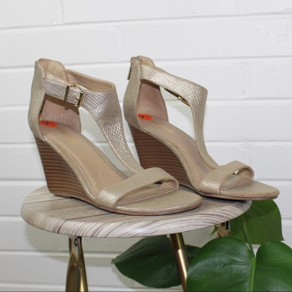 NWOT - Kenneth Cole REACTION: T-Strap Wedge Sandal